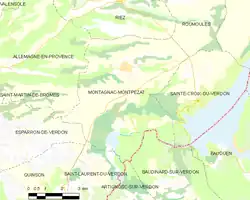 Carte élémentaire montrant les limites de la commune, les communes voisines, les zones de végétation et les routes