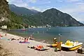 Plage sur le lac.