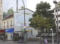 Le métro 11, aux Lilas, ici la station Mairie des Lilas.