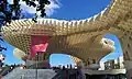 Metropol Parasol vu depuis la rue Imagen.