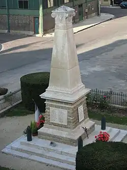 Monument aux morts de la place de l'Église.