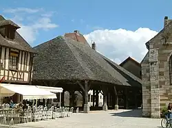 Halles du XIVe&nbsp;siècle.