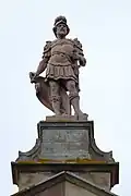 Statue de saint Quirin sur le pignon est.