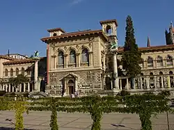 Le palais de Rumine qui abrite cinq musées.