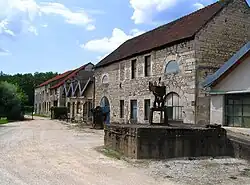Bâtiment des hauts-fourneaux des forges de Pesmes.