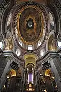Intérieur de l'église avec la coupole
