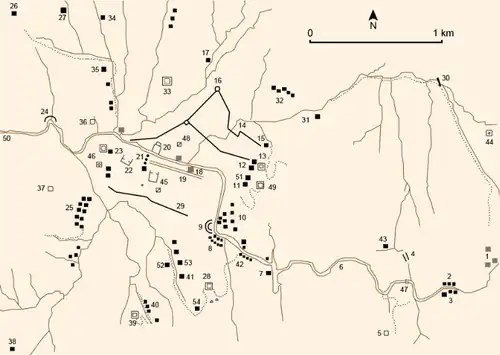 plan avec des tracés de routes, de rivières et de monuments représenté par de petits carrés