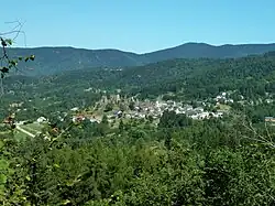 Vue d'ensemble du village de Quérigut.