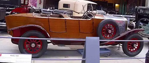 Ravel de 1925 avec carrosserie Runabout / Skiff (musée Autoworld de Bruxelles)