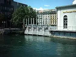 Rideaux entre les deux bras du Rhône.