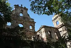 Ruines du château avant restauration