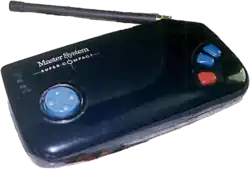Photo d'une console noire munie d'une antenne.