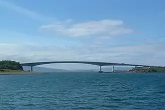 Vue du pont de Skye depuis Kyle of Lochalsh.