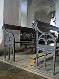 Bancs à arcatures de fonte (XIXe&nbsp;siècle).