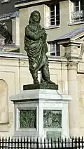 Statue de Larrey dans la cour de l'église du Val-de-Grâce.