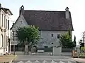 Manoir, au bourg
