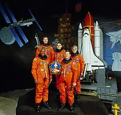 Derrière : David Walker, Robert Cabana et Michael CliffordDevant : Guion Bluford et Jr. et James Voss