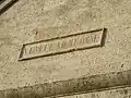 Inscription sur le tympan « Venez tous à moi »
