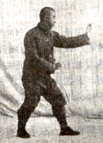 Sun Lutang (1860-1933) dans la posture san ti shi