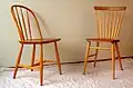 Chaises Balloon-back (gauche) et Fan-back (droite)