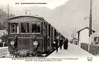 Train en gare de Servoz