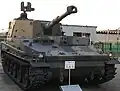 Vue de face d'un obusier automoteur Type 74.