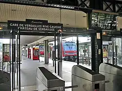 L'intérieur de la gare de Versailles-Château-Rive-Gauche.