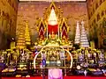 Statue du Bouddha Phra Sai à l'intérieur du Wiham