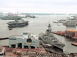 Nauticus, Hampton Roads Naval Museum et l'USS&nbsp;Wisconsin.