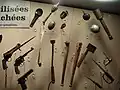 Diverses armes spécifiques à la guerre de tranchée (1914-1918).