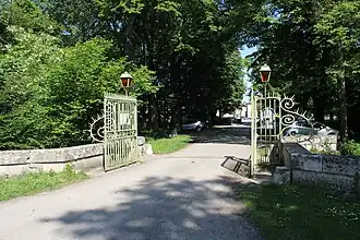 Portail d'entrée.