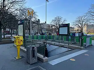 L'accès no&nbsp;1 « Avenue du Trône ».