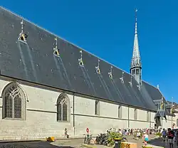 Grande salle « des pôvres », côté rue.