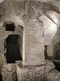 Pilier de la crypte voûtée.