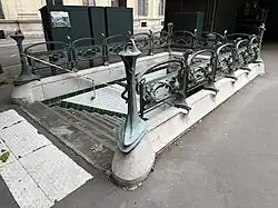 Ancien accès du marché aux fleurs.