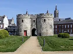 la porte de Paris ;