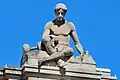 Le Gymnaste (sculpture de droite) - Arthur Dubord.
