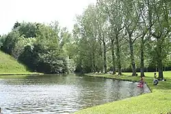 Le plan d'eau d'Alboussière sur le Duzon.