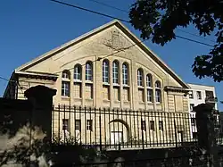 Fronton de l'ancien manège en 2008
