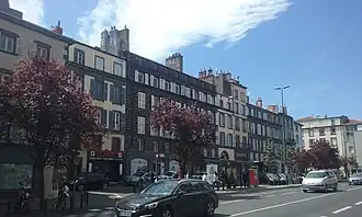 Place Saint-Genès (place Hippolyte-Renoux), vue depuis le nord-est.