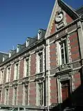 Façade et ancienne entrée principale de l'hôtel-Dieu.