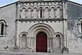 Le portail roman.