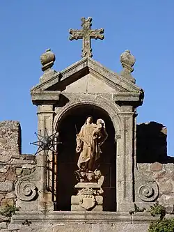 Petit temple avec figure de Notre Dame de l'Étoile.