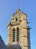 Vue du clocher et de la tourelle menant au dôme
