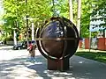 Le globe de Jurmala, au bout de la rue près de l'église