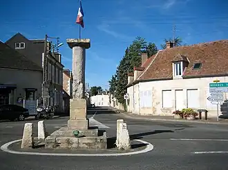 Vue vers la rue du Pont qui est à l'ouest.