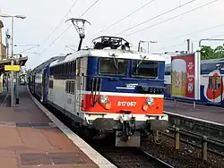 BB 17000 attelée à une rame banlieue à 2 niveaux (VB 2N).