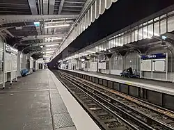 Les quais vus de nuit en direction de Porte Dauphine.