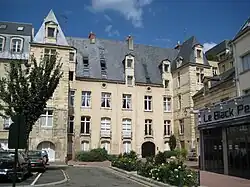 La façade sur le passage du Grand Turc.