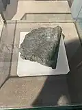 Le dernier bélière en bronze encore existant provenant de la flotte de Marc Antoine et Cléopâtre ; à l'origine, 36 bélières auraient été exposées au Monument d'Auguste (le Monument de la Victoire d'Actium).